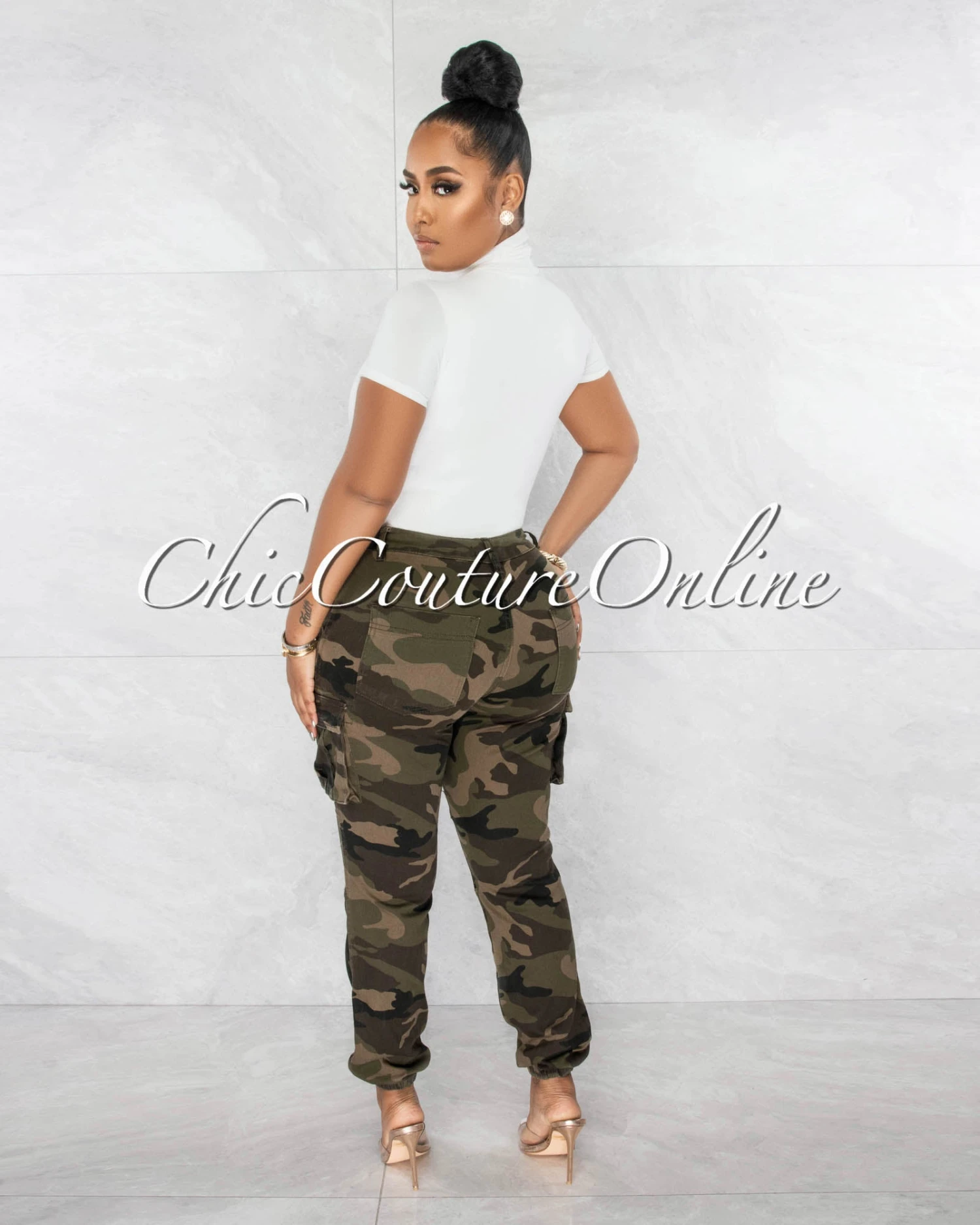 Merlyse Off-White Mock Neckline Short Sleeves Bodysuit - Image 5